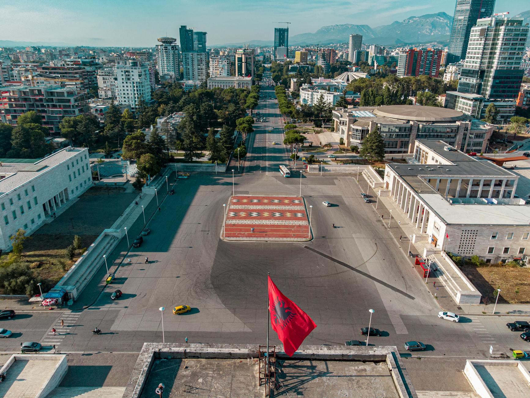Tiran'ın Kalbinde Ailece Kültür Keşfi 🇦🇱✨