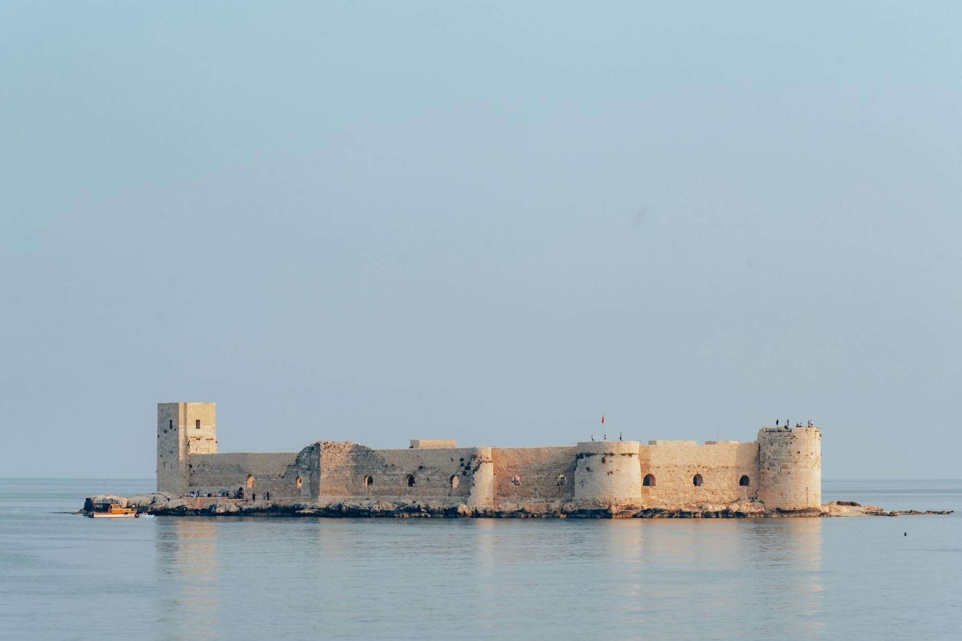 Mersin'in Gizemli Tarihi ve Lezzet Dolu Keşfi! 🏰🌶️