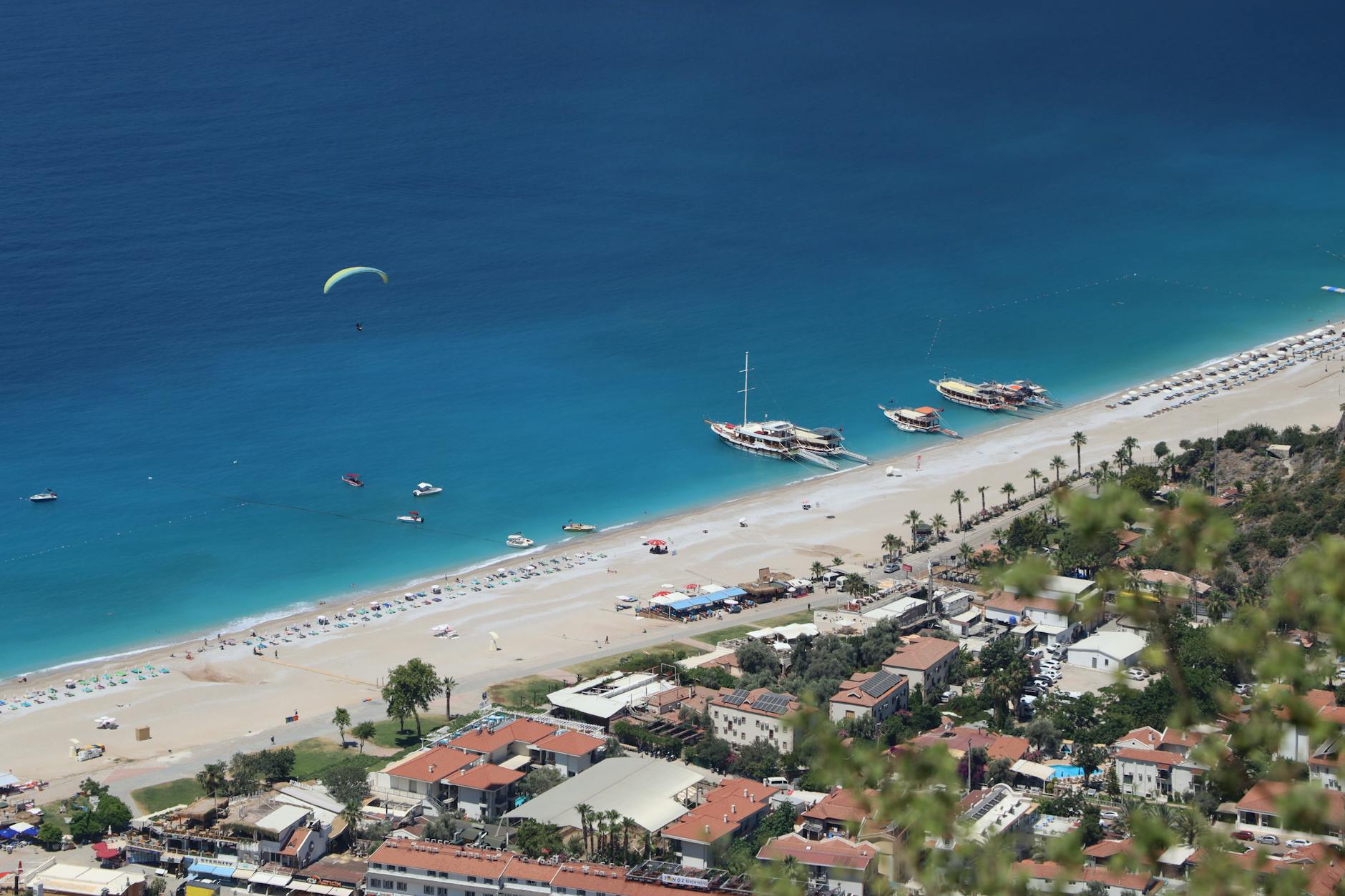Fethiye Macerası: Güneş, Deniz ve Eğlence! ☀️🌊🎉