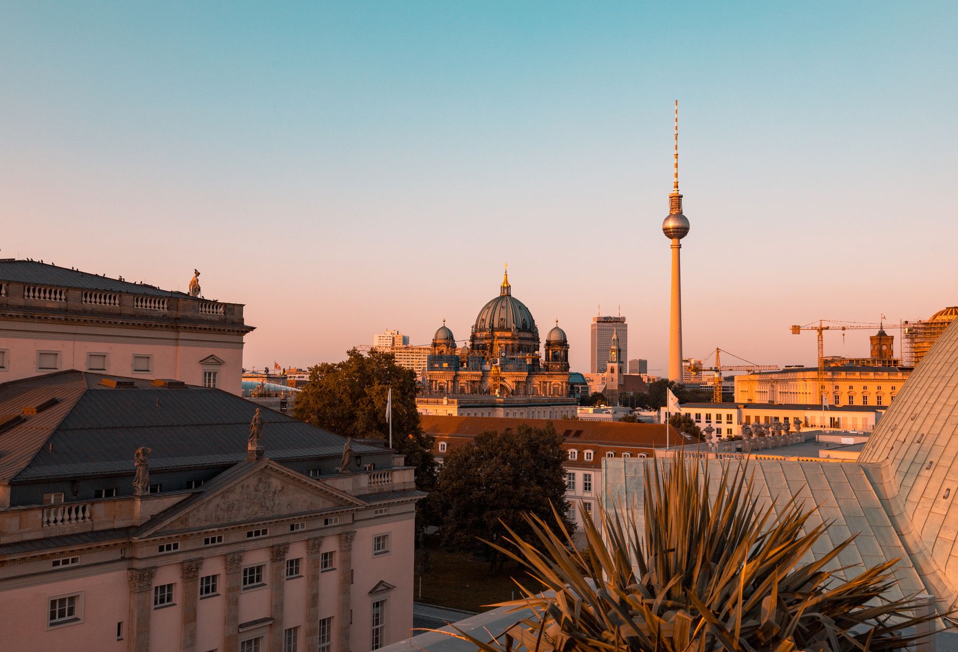 Berlin Macerası: Tek Başına Keşif! 🇩🇪🏙️