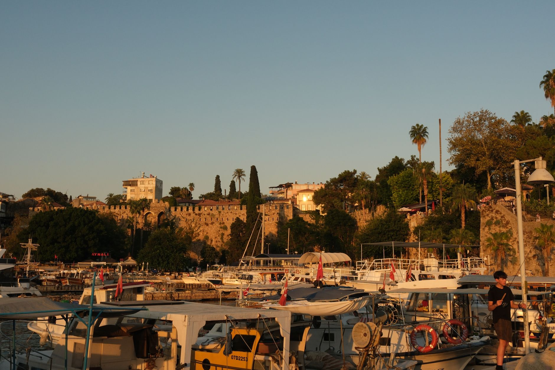 Antalya Lezzet Durağı: Ailece Akdeniz Esintileri 🏖️