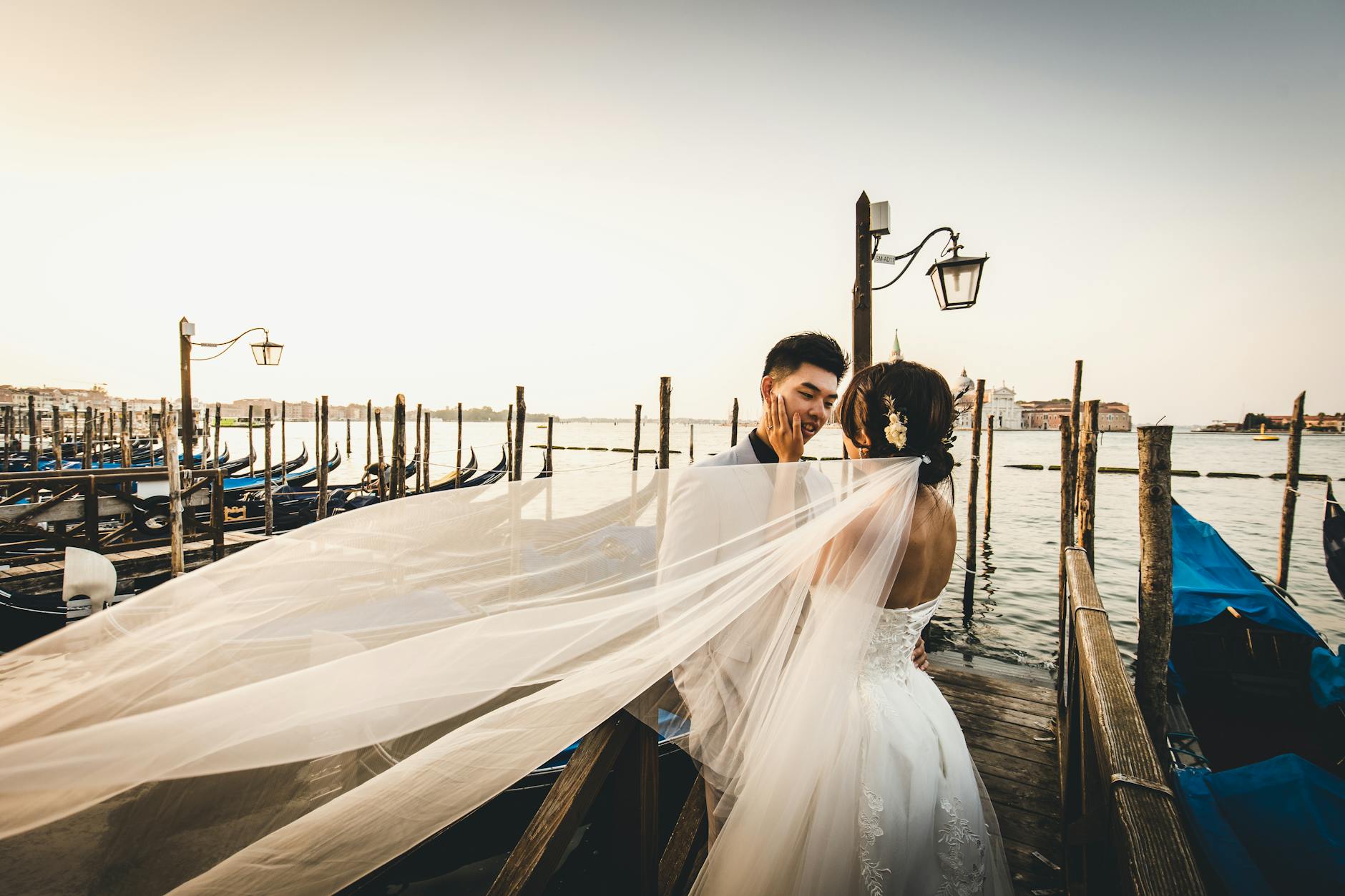 Venedik'te Sonsuz Aşk: Gondollar ve Romantizm 💖🇮🇹